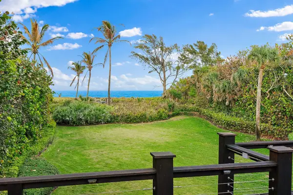 31 N Beach Road, Hobe Sound, FL 33455