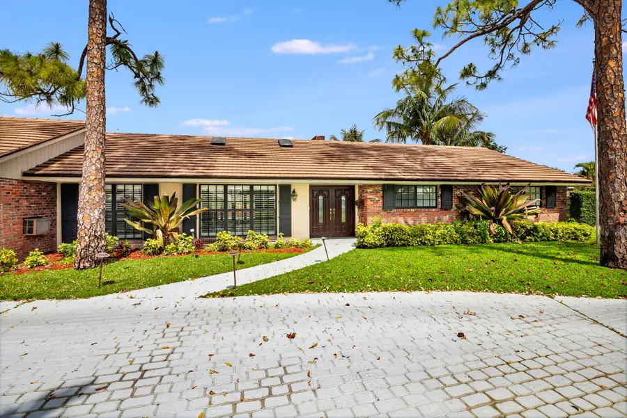 320 N Country Club Drive, Atlantis, FL 33462 - #3