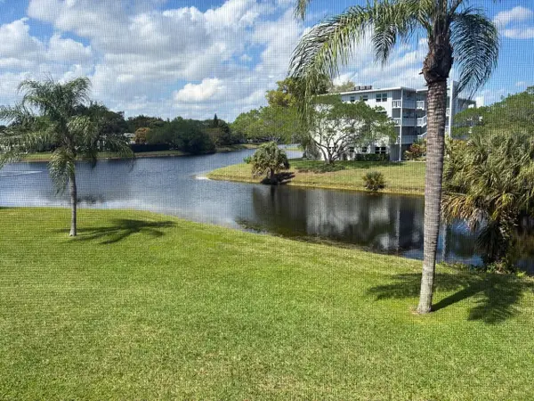 2002 Oakridge A #2002, Deerfield Beach, FL 33442