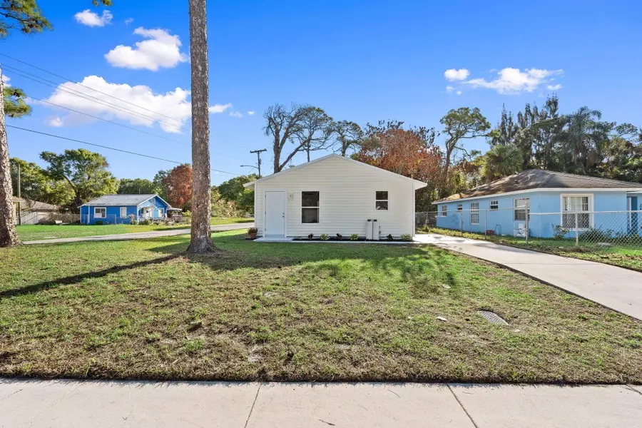 210 N 22nd Street, Fort Pierce, FL 34950 - #3