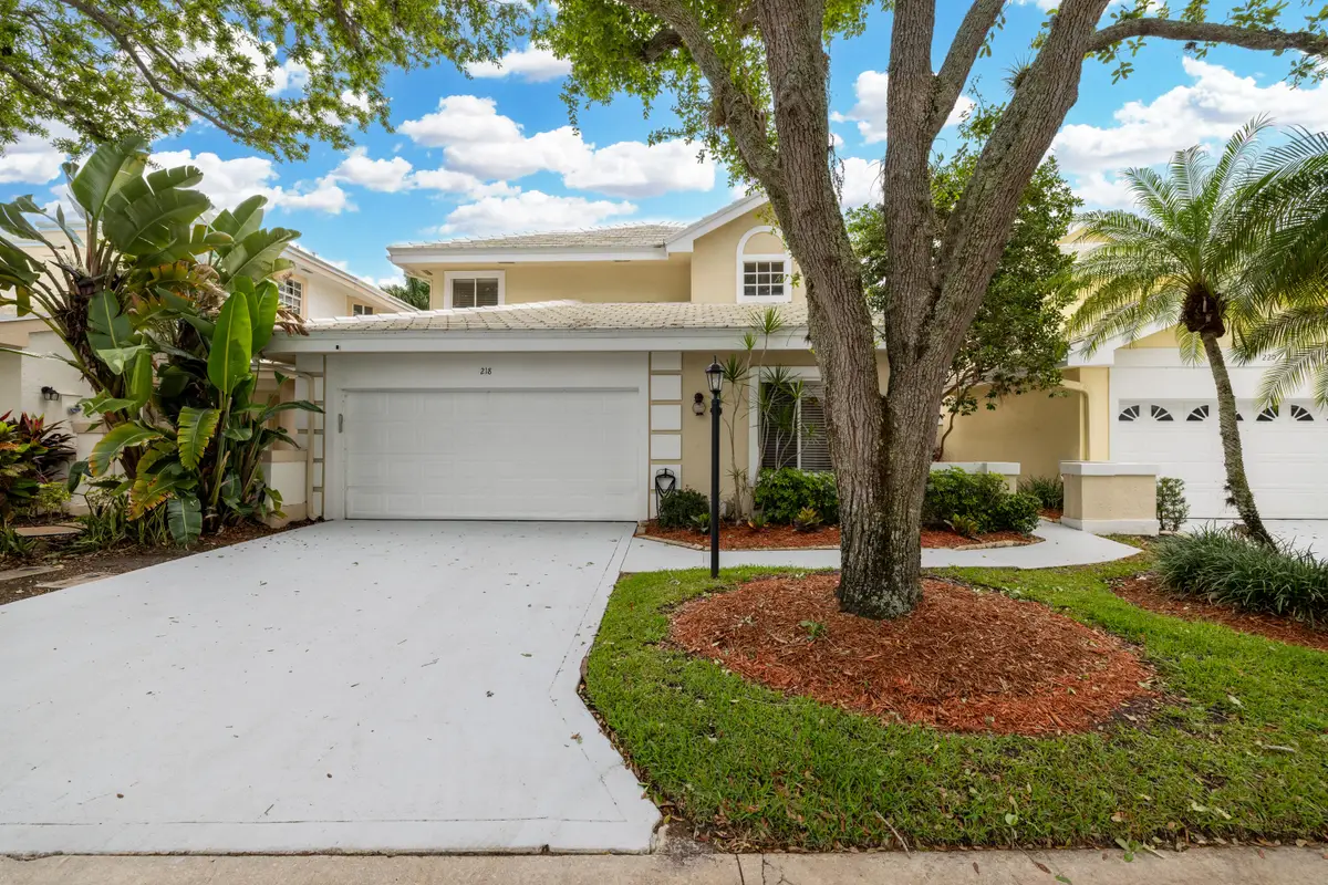 218 W Canterbury Dr W, Palm Beach Gardens, FL 33418 - #1
