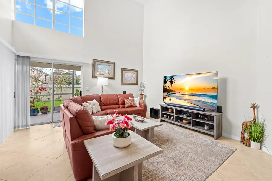 218 W Canterbury Dr W, Palm Beach Gardens, FL 33418 - #3