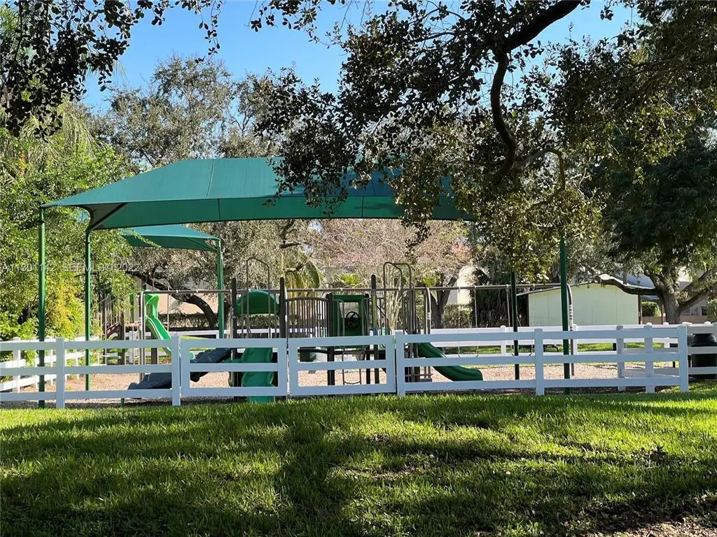 31 Chestnut Circle, Cooper City, FL 33026 - #1