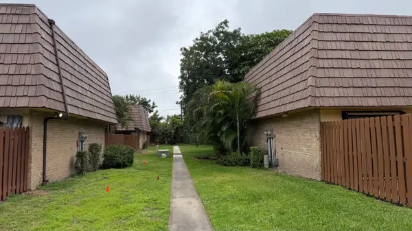 882 Springdale Circle #88-b, Palm Springs, FL 33461