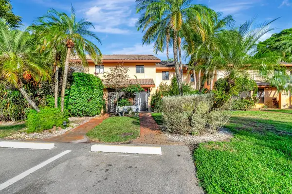 5334 Fountains Drive S, Greenacres, FL 33467