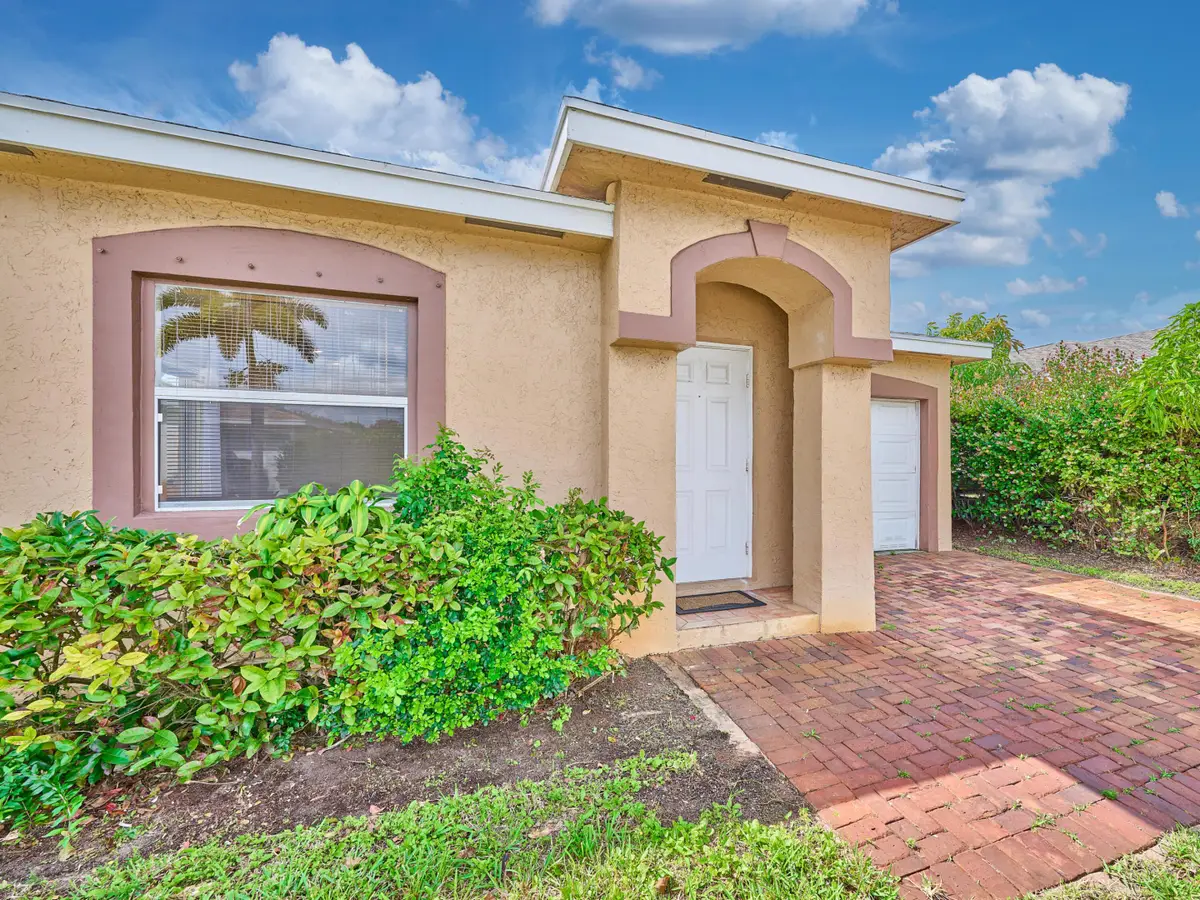 556 E Ridge Cir Circle N, Boynton Beach, FL 33435 - #1