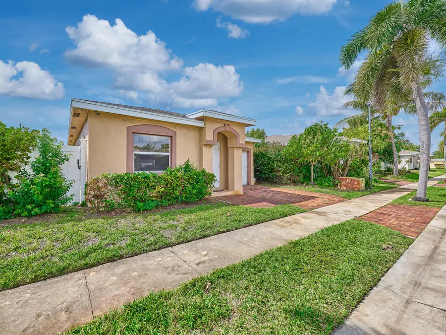 556 E Ridge Cir Circle N, Boynton Beach, FL 33435 - #2