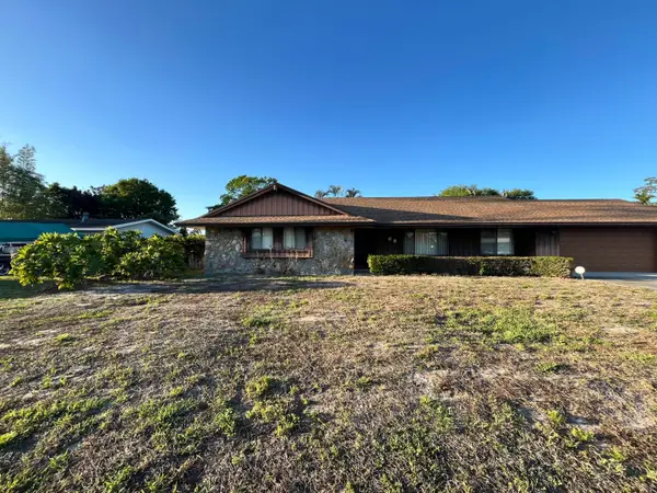 68 W Arch Drive, Greenacres, FL 33467