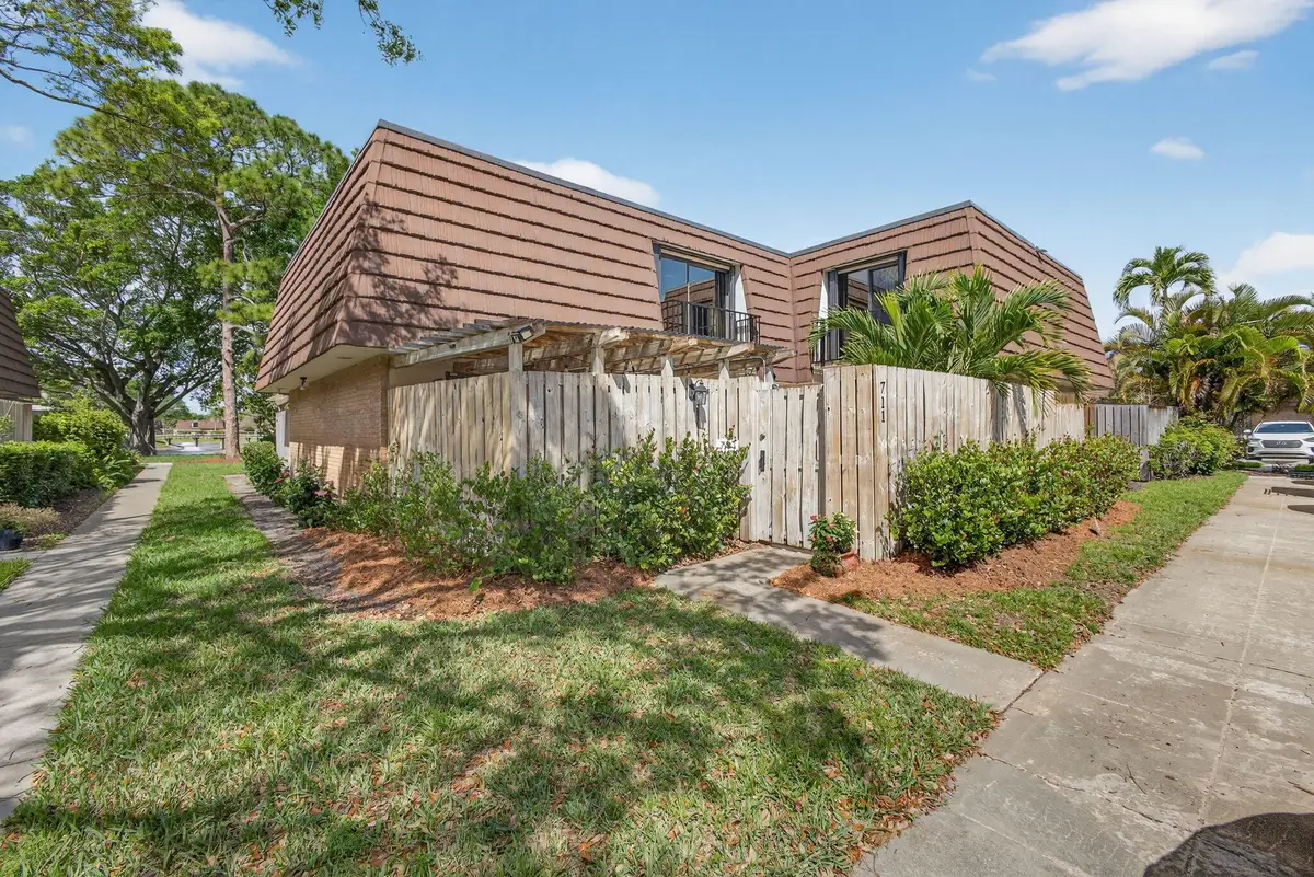 711 7th Lane, Palm Beach Gardens, FL 33418 - #1