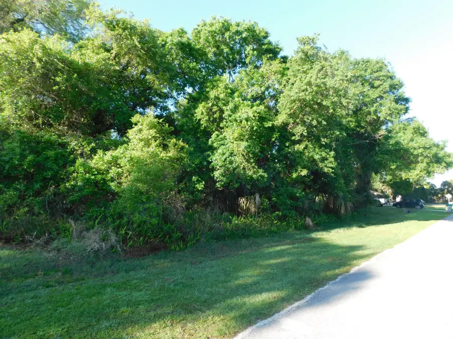 8401 Kenwood Road, Fort Pierce, FL 34951 - #2