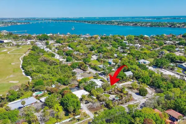 2366 SE Country Club Lane, Stuart, FL 34996