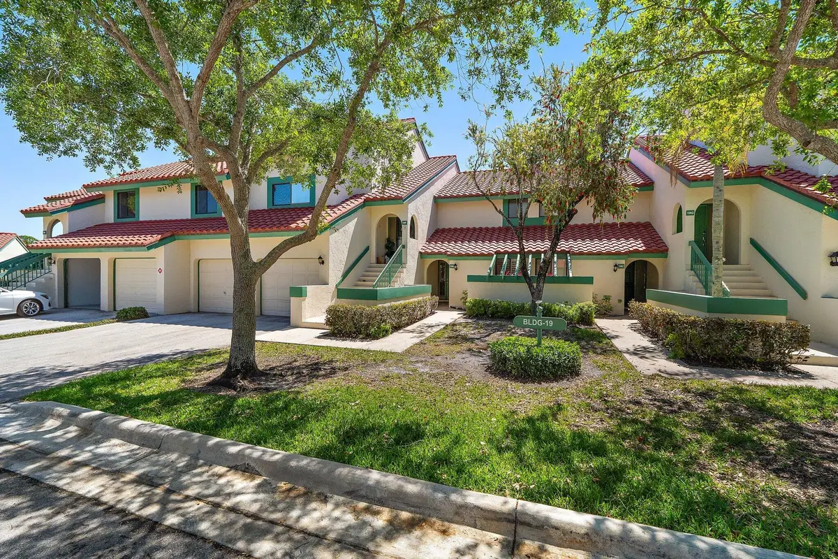 19 Lexington Lane W, Palm Beach Gardens, FL 33418 - #1