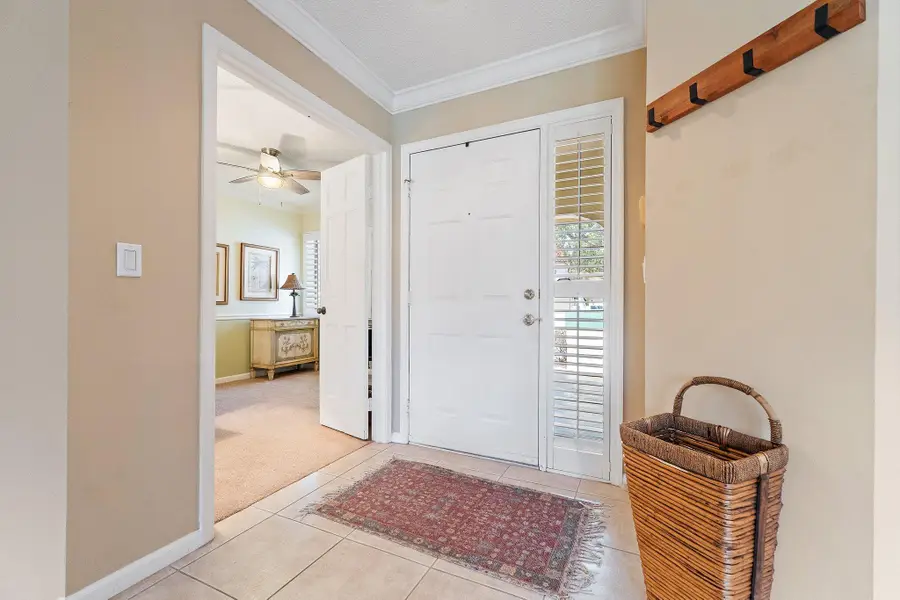 19 Lexington Lane W, Palm Beach Gardens, FL 33418 - #3