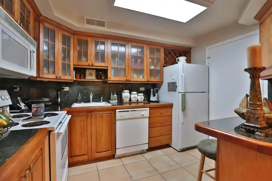 8101 SW 72nd Avenue #118w, Miami, FL 33143 - #2