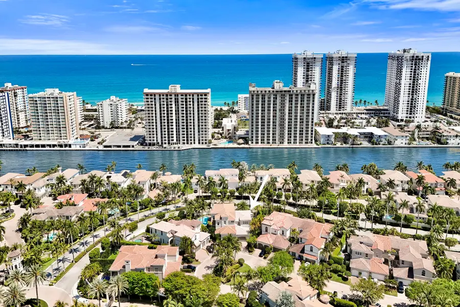 818 E Spinnaker Dr Drive E, Hollywood, FL 33019 - #2