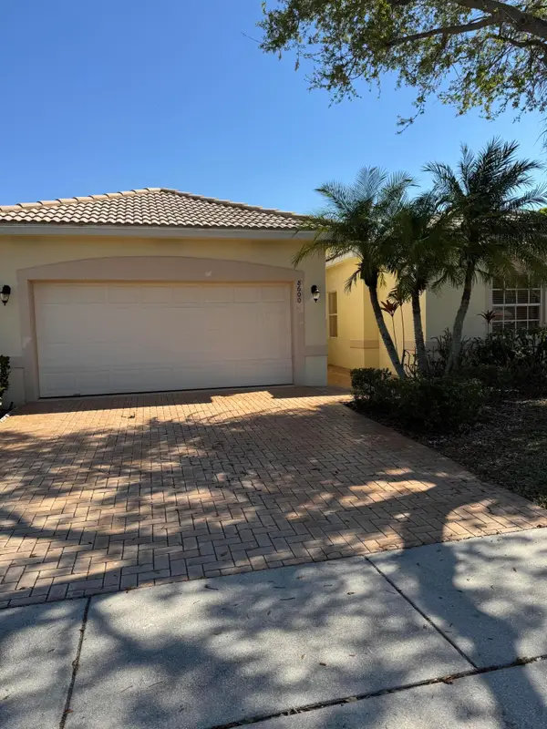8600 Pine Cay, West Palm Beach, FL 33411