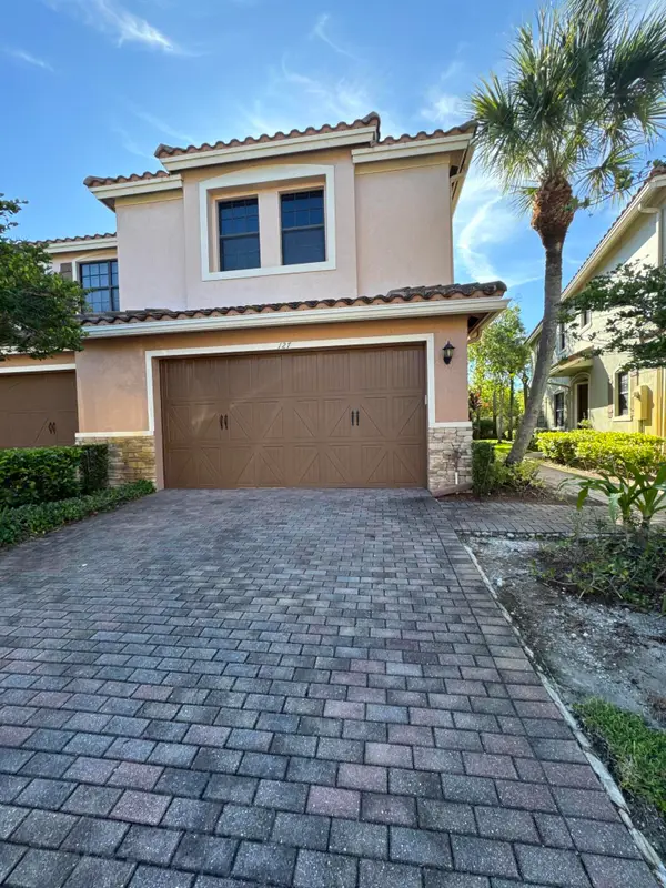 127 W Riverwalk Cir W, Plantation, FL 33325