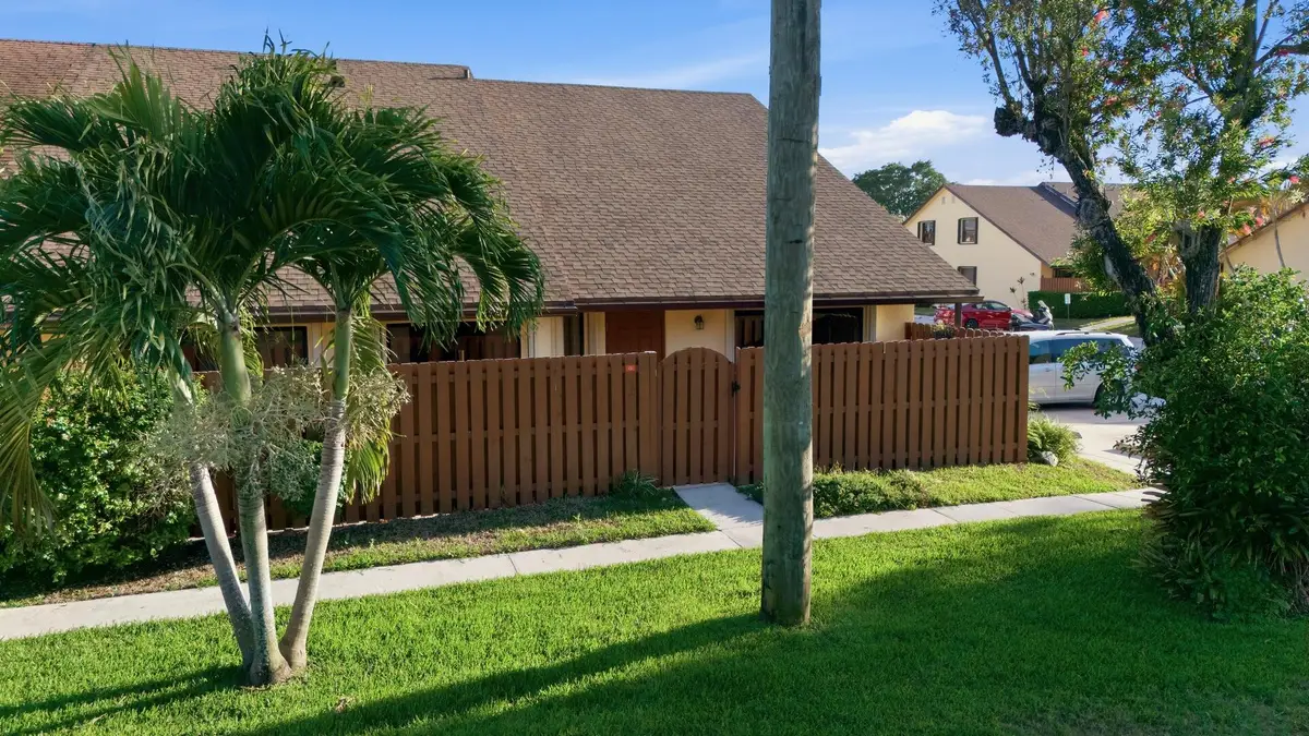 131 Springdale Circle, Palm Springs, FL 33461 - #1