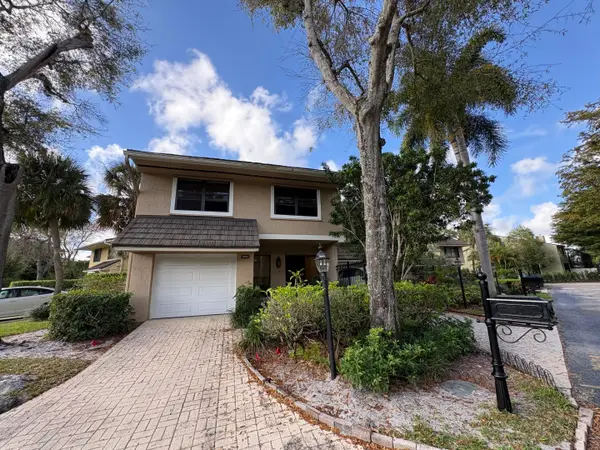 5664 Santiago Circle, Boca Raton, FL 33433