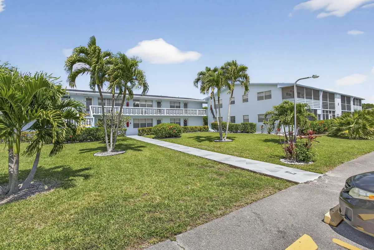 106 Camden E, West Palm Beach, FL 33417 - #1