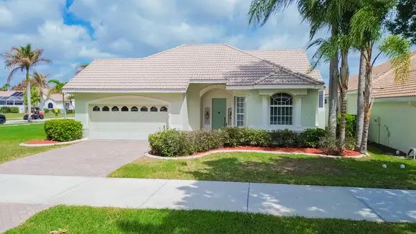668 SW Lake Charles Circle, Port St Lucie, FL 34986