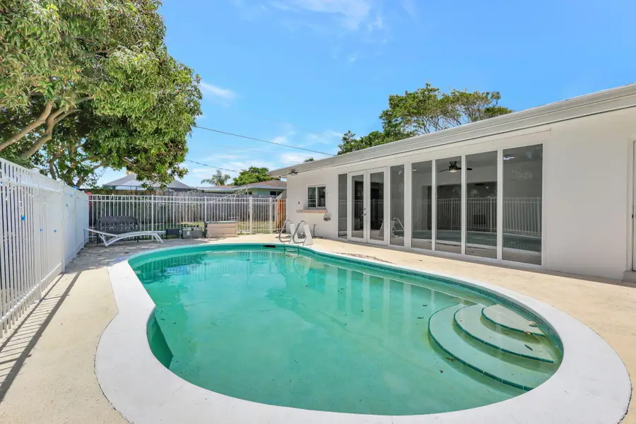 334 SW 13th Avenue, Boynton Beach, FL 33435 - #2