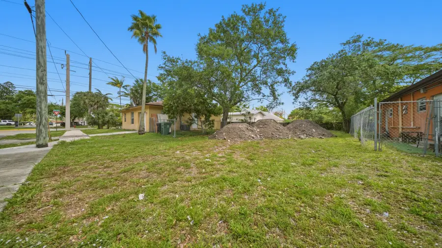 438 NW 13th Avenue, Fort Lauderdale, FL 33311 - #2