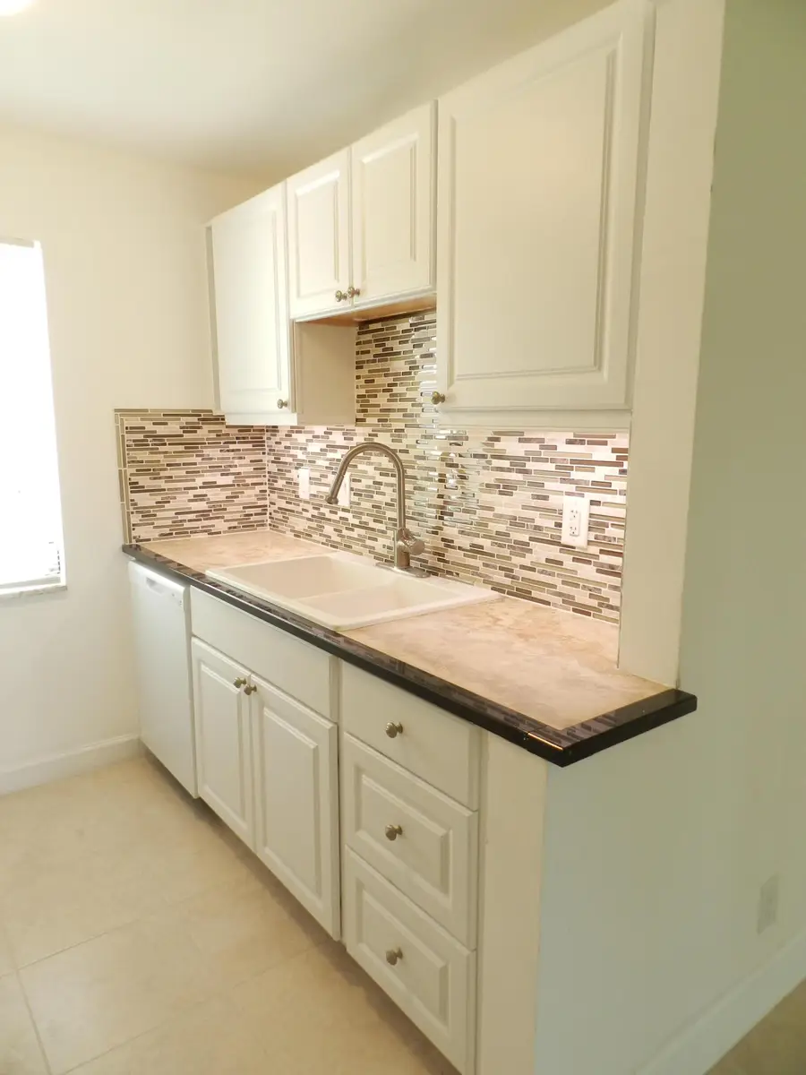 141 West Court, Royal Palm Beach, FL 33411 - #3