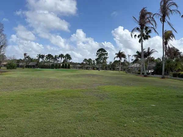 424 NW Chipshot Lane, Port St Lucie, FL 34986