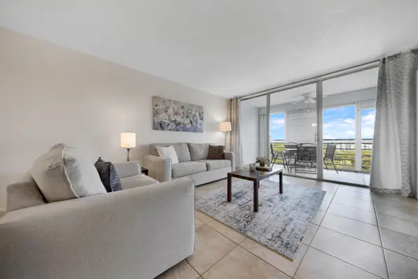 575 Oaks Lane #1009, Pompano Beach, FL 33069