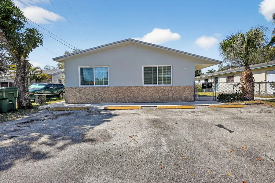 708 SW 7th Avenue, Hallandale Beach, FL 33009 - #2