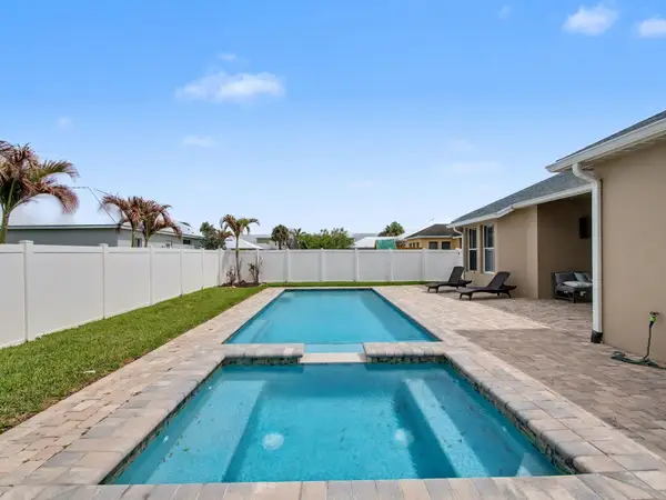 10492 SW Sarah Way, Port St Lucie, FL 34987