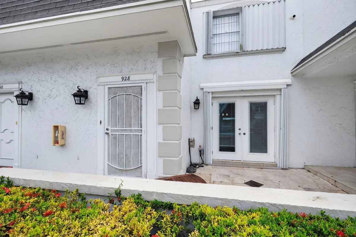 928 NE 27th Avenue, Hallandale Beach, FL 33009 - #1