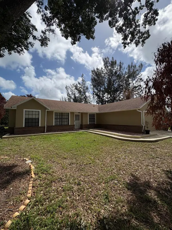 537 NW Biscayne Drive, Port St Lucie, FL 34983