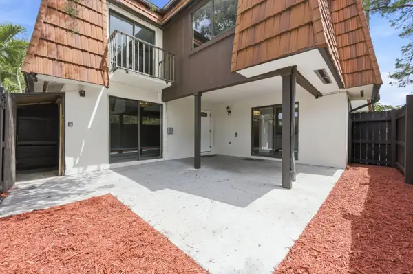 2101 White Pine Circle #D, Greenacres, FL 33415