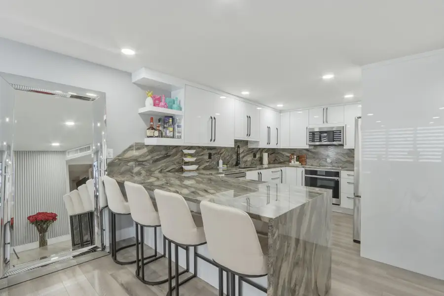 6039 Collins Avenue #609, Miami Beach, FL 33140 - #3