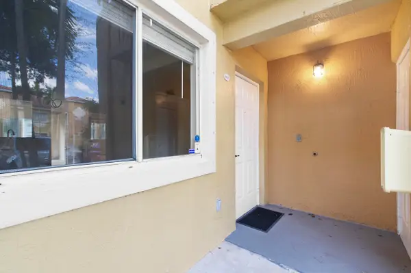 7850 NW 6th Street #104, Pembroke Pines, FL 33024