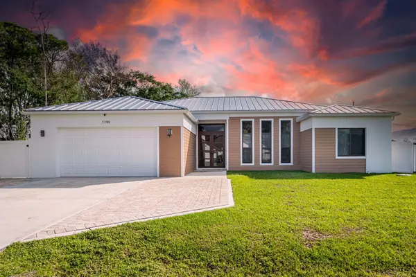1199 SE Puritan Lane, Port St Lucie, FL 34983