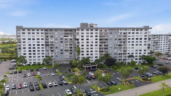 3800 Hillcrest Drive #310, Hollywood, FL 33021