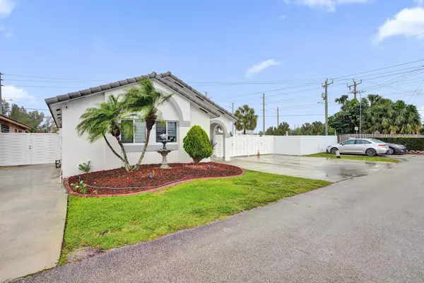 7635 NW 168th Terrace, Hialeah, FL 33015
