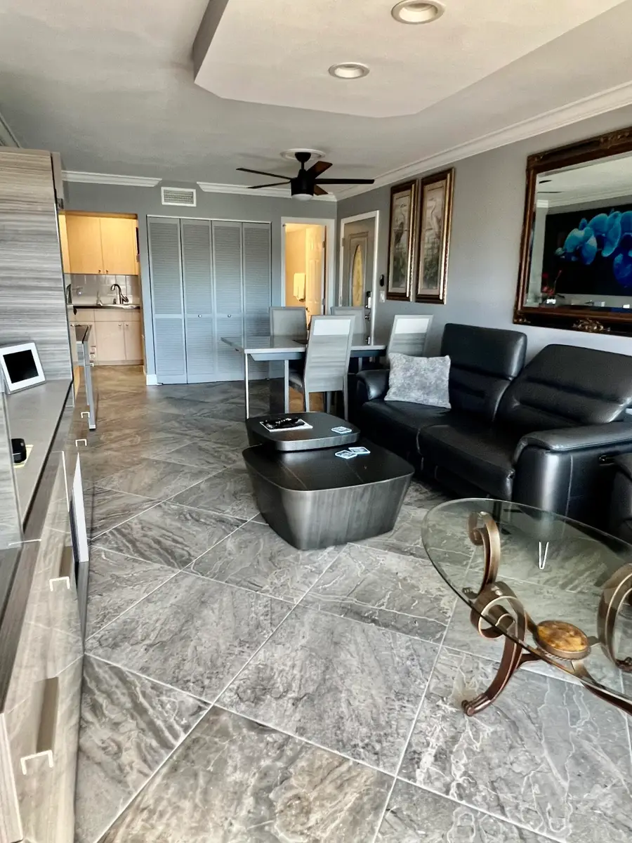 156 Lake Evelyn Drive, West Palm Beach, FL 33411 - #3