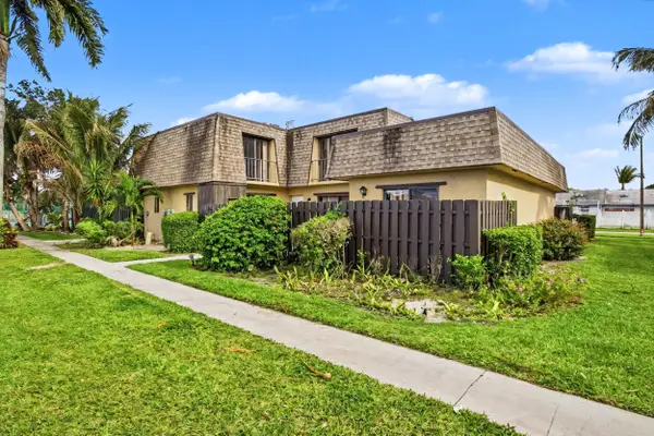 4102 Waterview Circle, Palm Springs, FL 33461