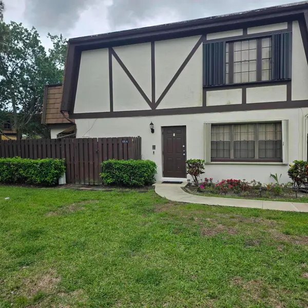 105 Weybridge Circle #A, Royal Palm Beach, FL 33411