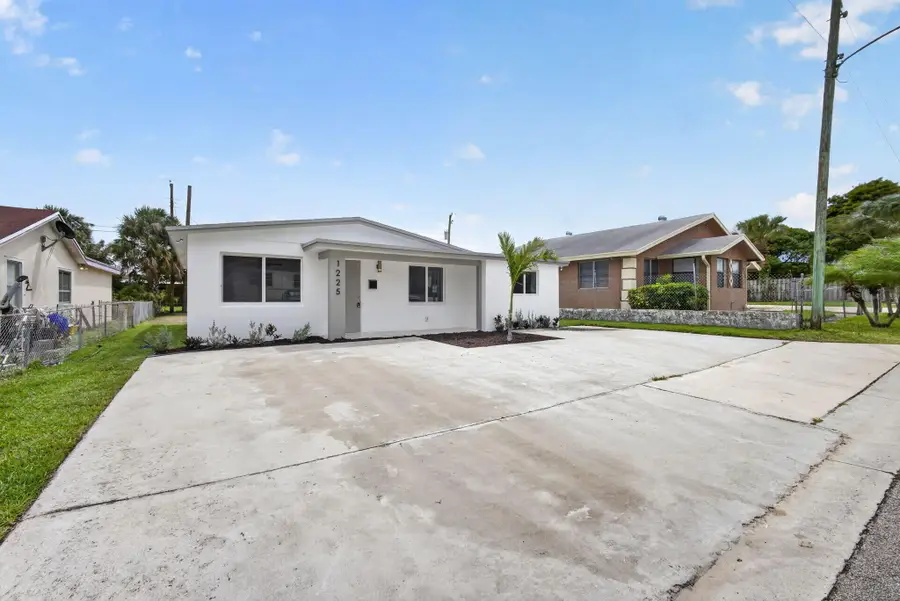 1225 W 32 Street, Riviera Beach, FL 33404 - #3