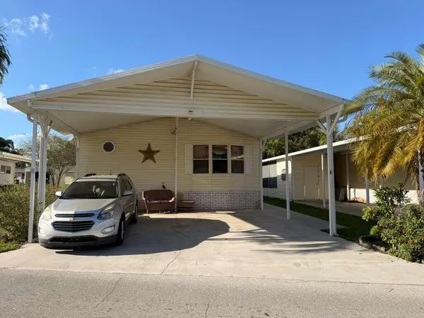 2 S 4 Seasons Road, Palm Beach Gardens, FL 33410