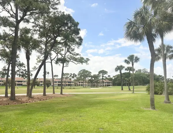 302 Brackenwood Circle, Palm Beach Gardens, FL 33418