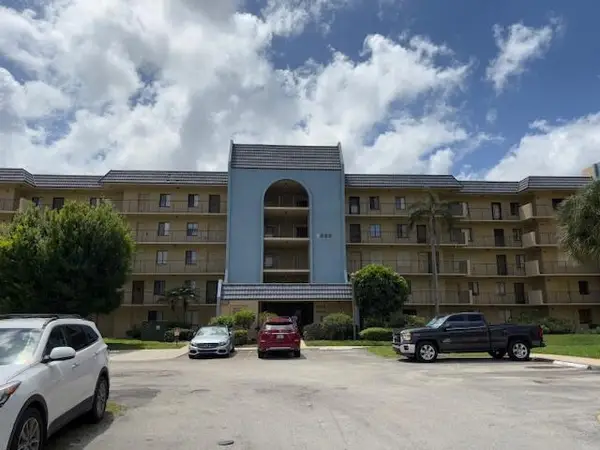 2820 Tennis Club Drive #401, West Palm Beach, FL 33417
