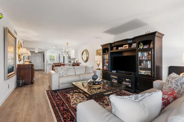 3499 Oaks Way #407, Pompano Beach, FL 33069