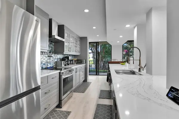 859 Jeffery St #202, Boca Raton, FL 33487