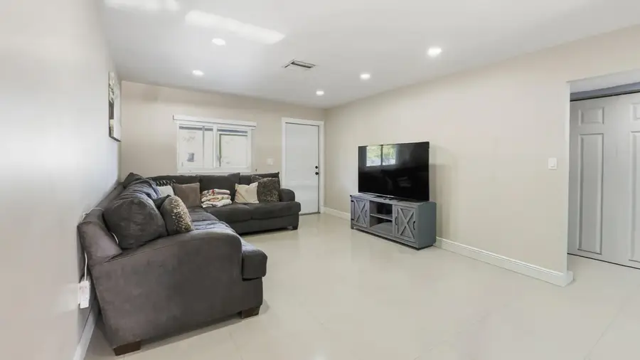 21322 NW 40th Cir Court, Miami Gardens, FL 33055 - #2